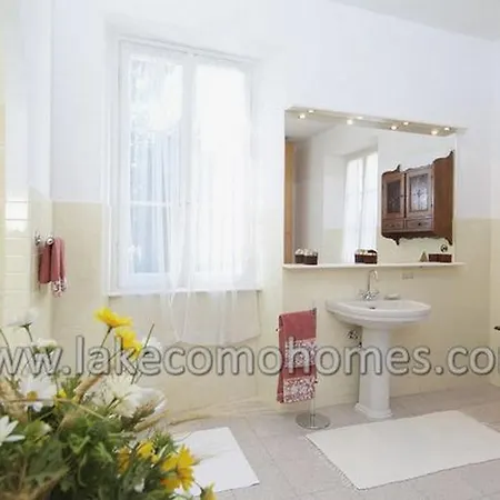 Villas Βίλα Lenno
